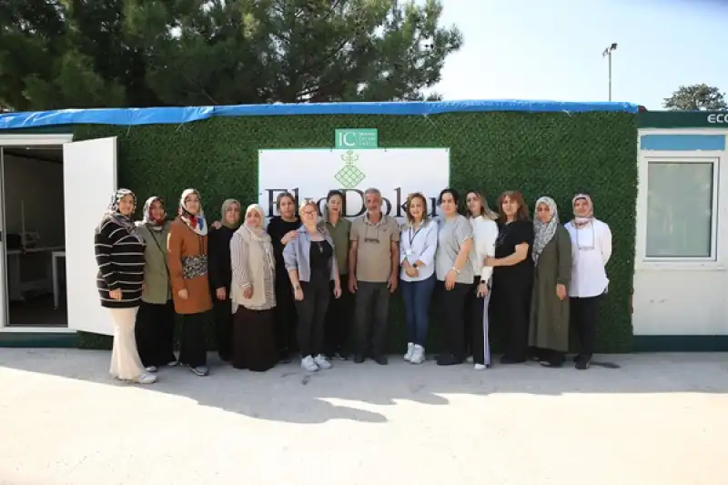 Hatay'da Konteyner Kentte Açılan Kurs Kadınları Ipek Dokumacılığıyla Tanıştırıyor