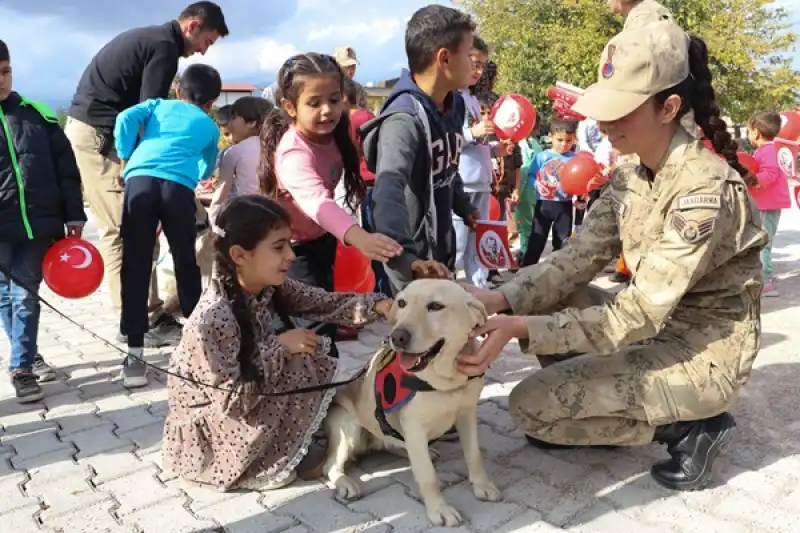 Hatay'da Jandarma Ekipleri çocuklarla Buluştu