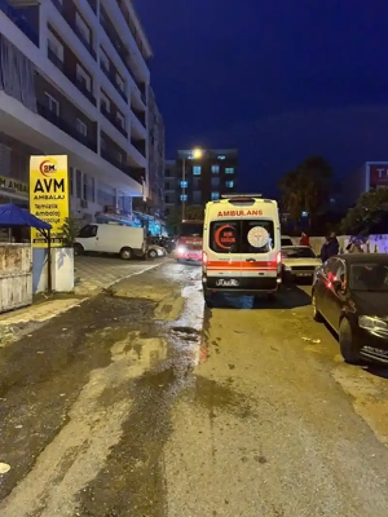 Hatay'da Evde çıkan Yangında 2 Kişi Dumandan Etkilendi