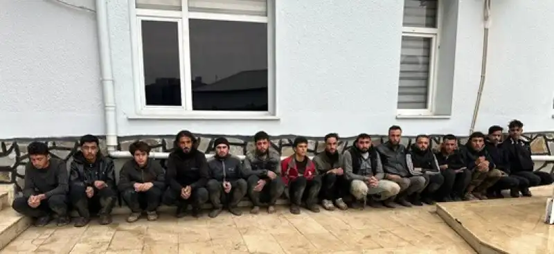 Hatay Reyhanlı'da 35 Düzensiz Göçmen Yakalandı