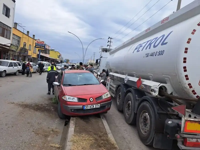 Dörtyol'da Tır Seyir Halindeki Otomobile çarptı