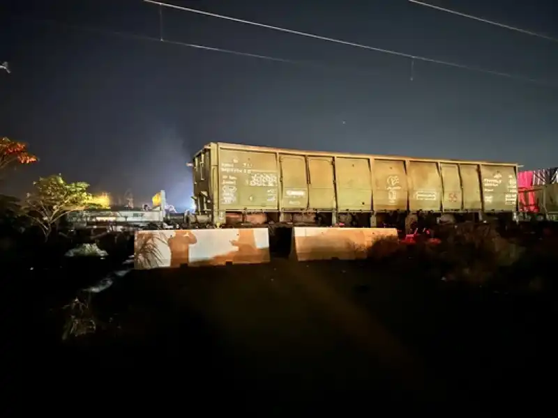 Hatay'da Yük Treninin çarptığı Kişi Yaralandı