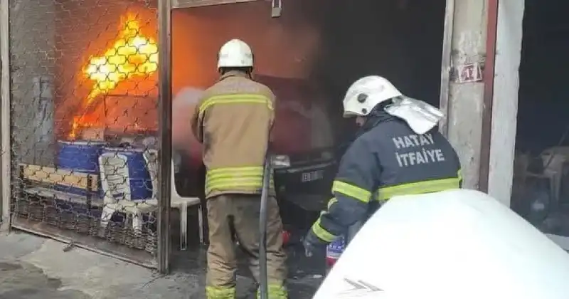 Sanayi Sitesi’nde Tamire Getirilen Araç Yandı!