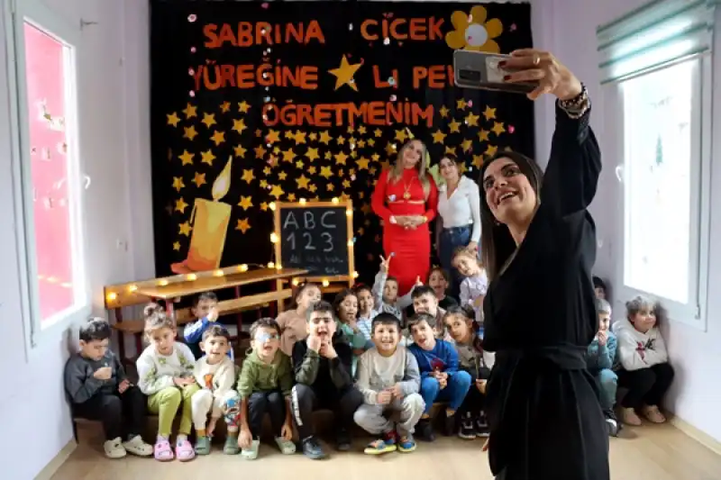 Depremde ölen Esra öğretmenin Yarım Kalan Anaokulu Hayalini Kardeşi Yaşatıyor