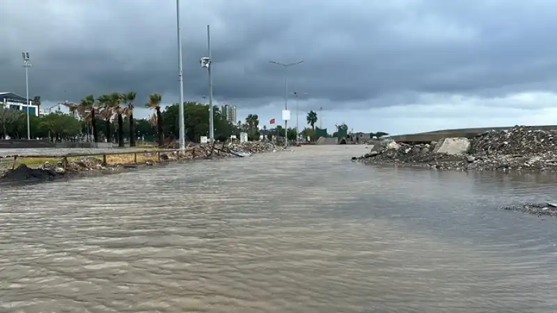 Antakya Ve İskenderun Da Sağanak Etkili Oldu