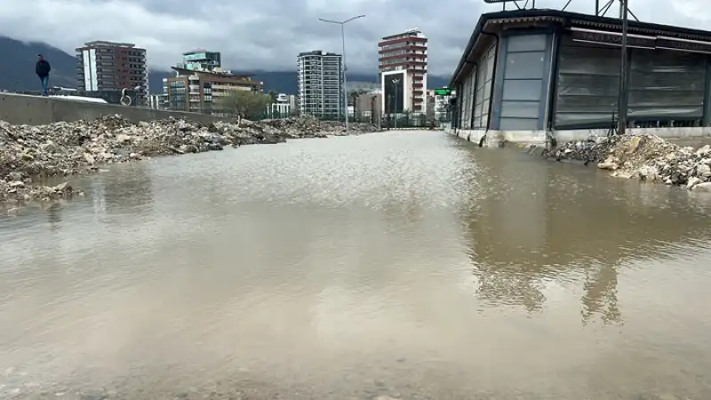 Antakya Ve İskenderun Da Sağanak Etkili Oldu