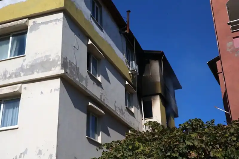 Hatay'da Apartmanın çatı Katında çıkan Yangın Söndürüldü