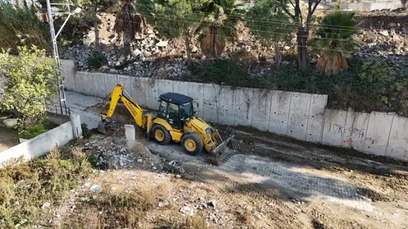 Fen Işleri Müdürlüğü Ekipleri Yol çalışmalarını Sürdürüyor