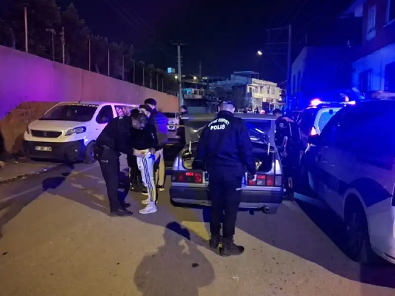 Hatay'ın İskenderun Ilçesinde, Polis Ekiplerince Asayiş Uygulaması Yapıldı