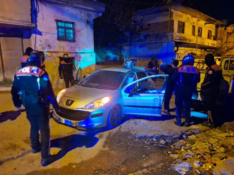 Hatay'ın İskenderun Ilçesinde, Polis Ekiplerince Asayiş Uygulaması Yapıldı