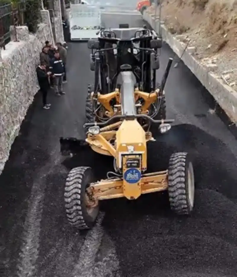 Fen Işleri Müdürlüğü Ekipleri Yol çalışmalarını Sürdürüyor