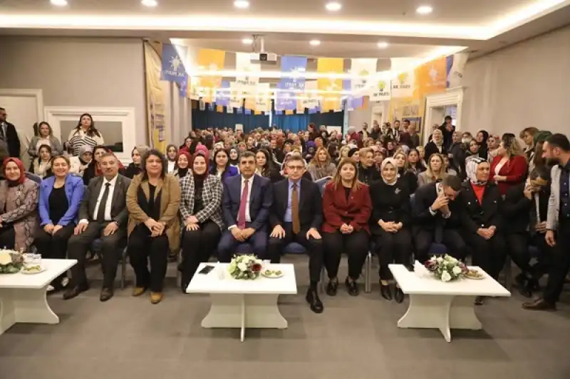 AK Parti İskenderun Kadın Kollarında Görev Değişimi Gerçekleşti