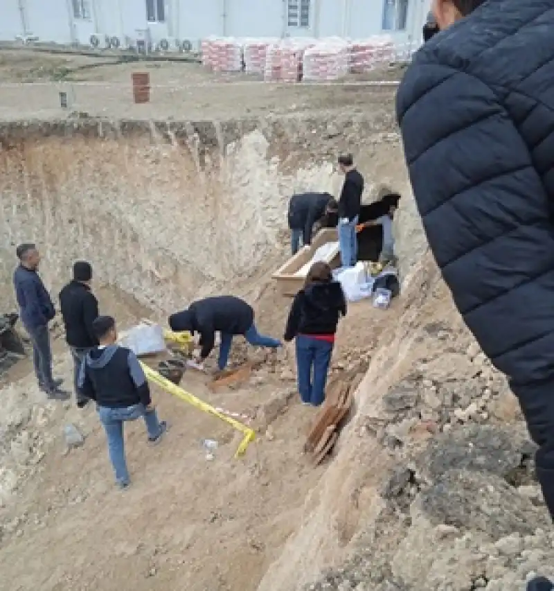 Hatay'da TOKİ İnşaatında Kaya Mezarına Rastlandı