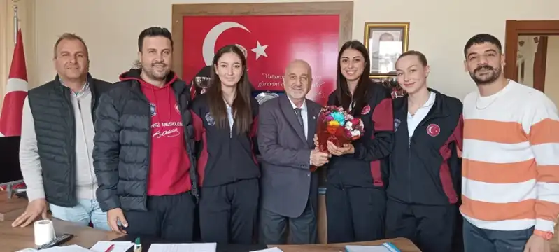 Hatay Voleybol Spor Kulübü Sporcuları Hatay Askf Başkanı Haluk Gürün’ü Ziyaret Etti