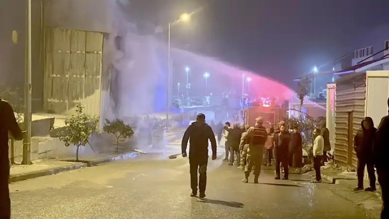 Hatay Antakya'da Mobilya Fabrikasında çıkan Yangın Kontrol Altına Alındı