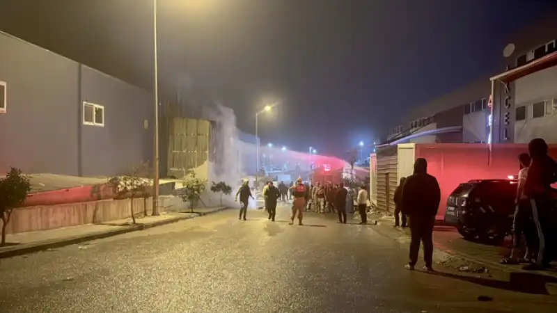 Hatay Antakya'da Mobilya Fabrikasında çıkan Yangın Kontrol Altına Alındı