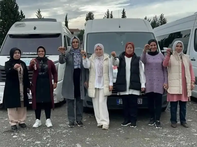 Kadın Şoförler, Dörtyol'da Servis Taşımacılığında Başarı Hikayesi Yazıyor