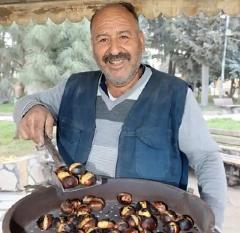 Kışın Sıcak Tadında: Vali Göbeğinde Kestane Keyfi Devam Ediyor