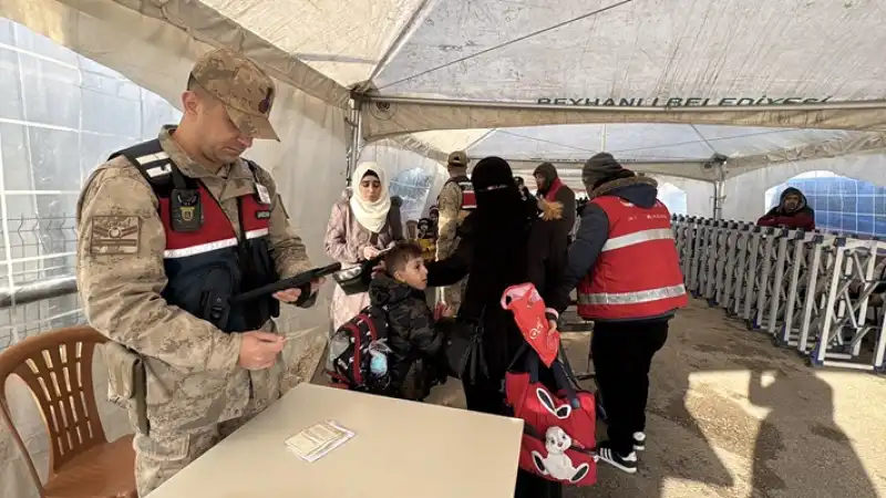 Suriyelilerin Hatay'daki Sınır Kapılarından ülkelerine Dönüşü Sürüyor