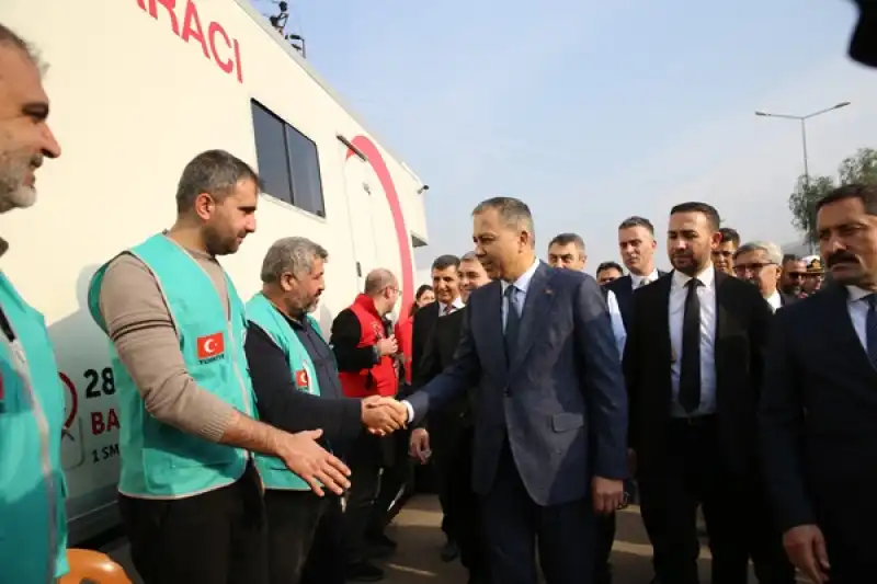 İçişleri Bakanı Yerlikaya, Hatay'daki Cilvegözü Sınır Kapısı'nda Konuştu: (2) 