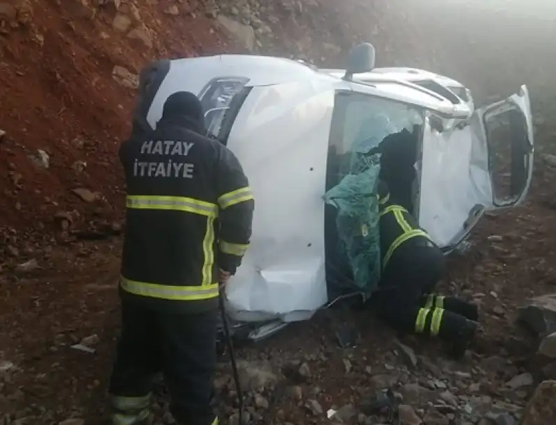 Hatay'da Uçuruma Yuvarlanan Otomobilin Sürücüsü Yaralandı