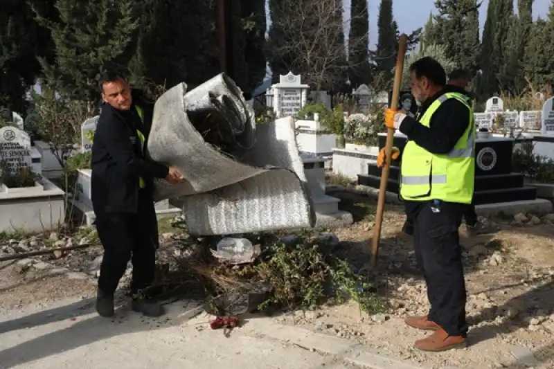 Ras El Seni Bayramı öncesi Mezarlıklarda Temizlik