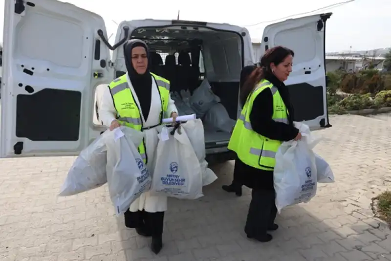 HBB’den Konteyner Kentlerdeki Vatandaşlara Kıyafet Yardımı