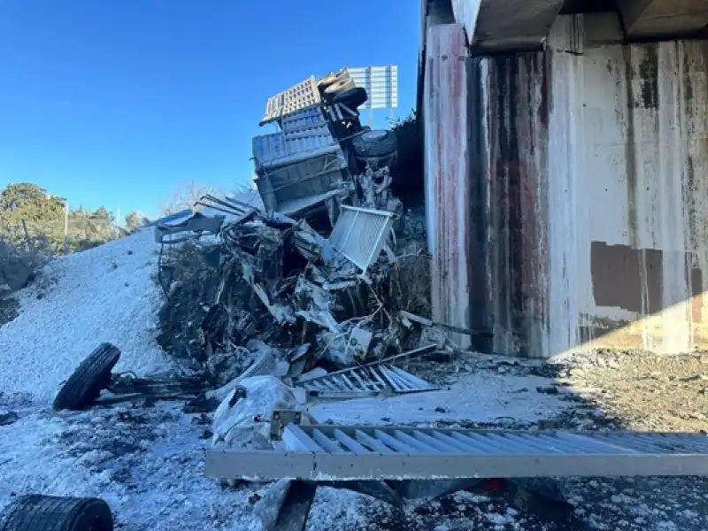 Hatay'da 4 Aracın Karıştığı Kazada 1 Kişi öldü, 2 Kişi Yaralandı