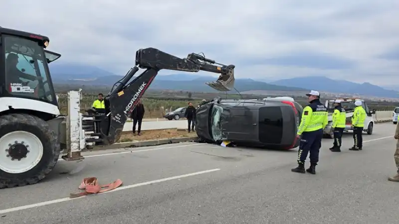 Hatay Hassa'da üç Aracın Karıştığı Kazada 2 Kişi Yaralandı