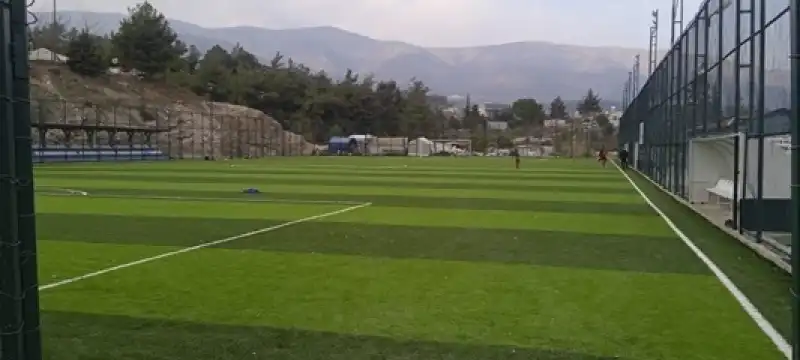 Depremde Zarar Gören Futbol Sahası Yeniden Açıldı