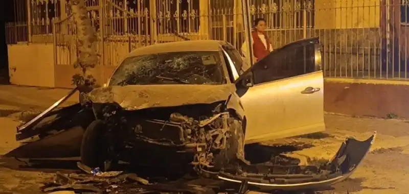 Hatay'da Iki Otomobilin çarpıştığı Kazada 5 Kişi Yaralandı