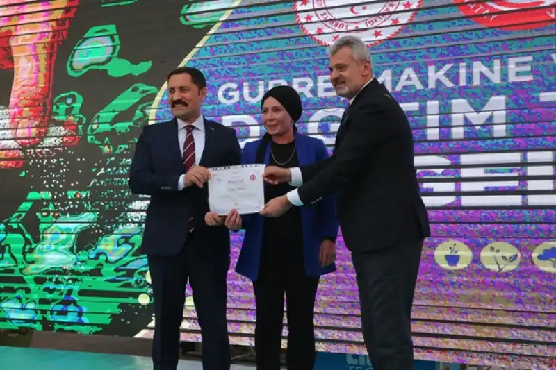 Hatay'da Depremzede üreticilere Makine, Ekipman Ve Gübre Dağıtıldı