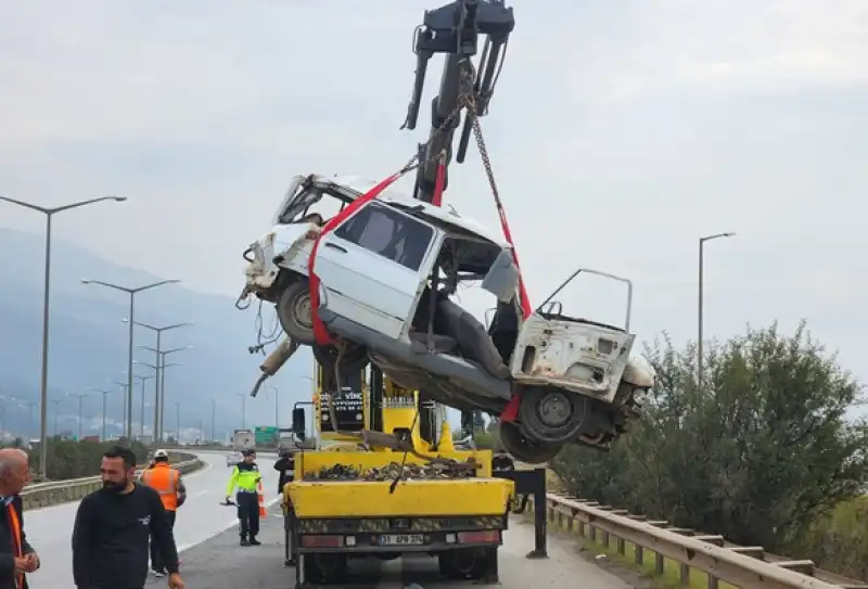 Hatay Dörtyol'da Tırla Otomobilin çarpışması Sonucu 2 Kişi öldü, 1 Kişi Yaralandı