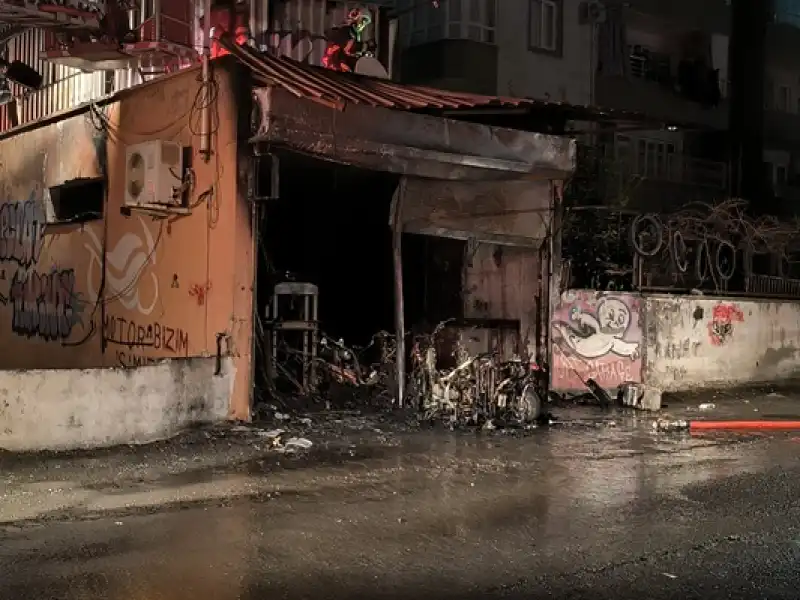 Hatay Dörtyol'da Iş Yerindeki Yangın Hasara Neden Oldu