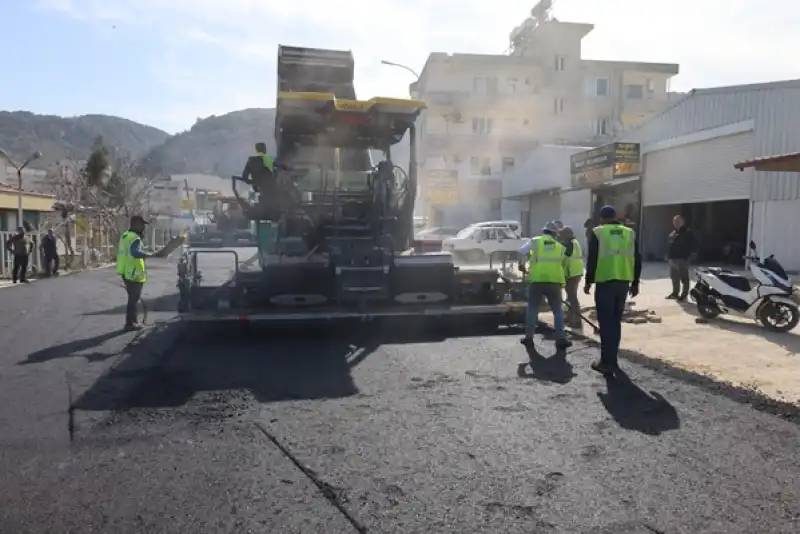 HBB Antakya Küçük Dalyan Mahallesinde Asfalt çalışmalarını Sürdürüyor  