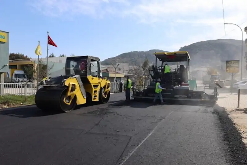 HBB Antakya Küçük Dalyan Mahallesinde Asfalt çalışmalarını Sürdürüyor  