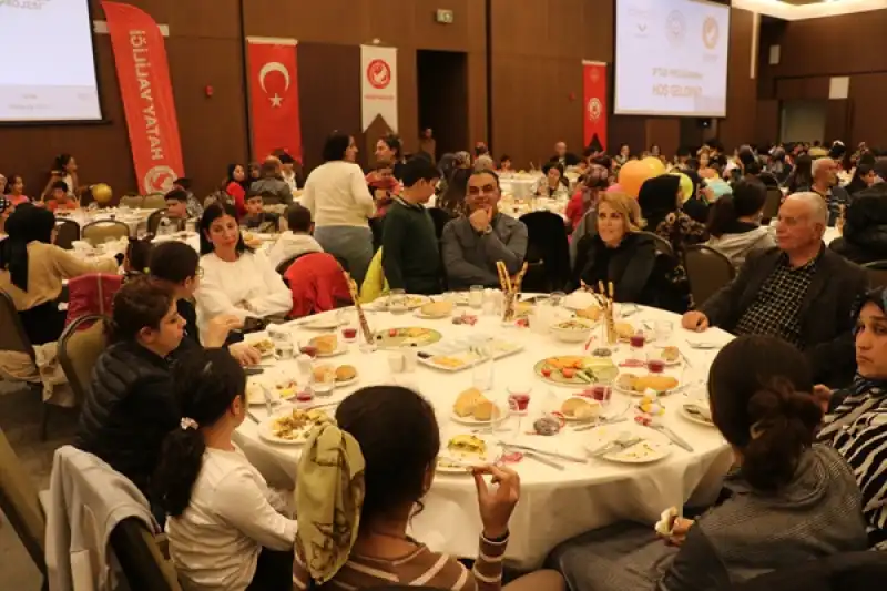 Hatay Valisi Mustafa Masatlı, Koruyucu Ailelerle Iftarda Buluştu