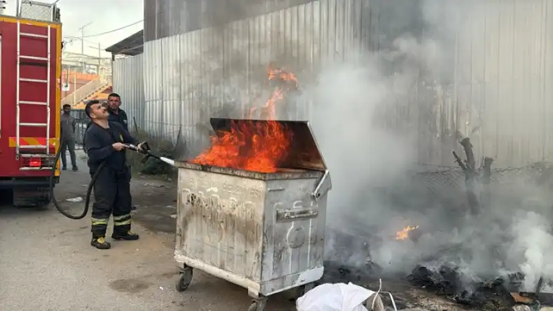 Hatay'da çöp Konteynerinde çıkan Yangın Söndürüldü