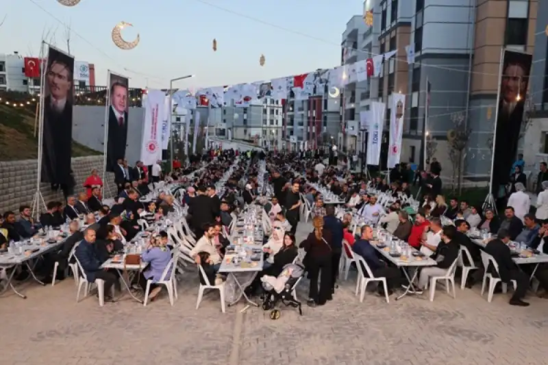 Bakan Kurum Iftarını Hataylılarla Yaptı