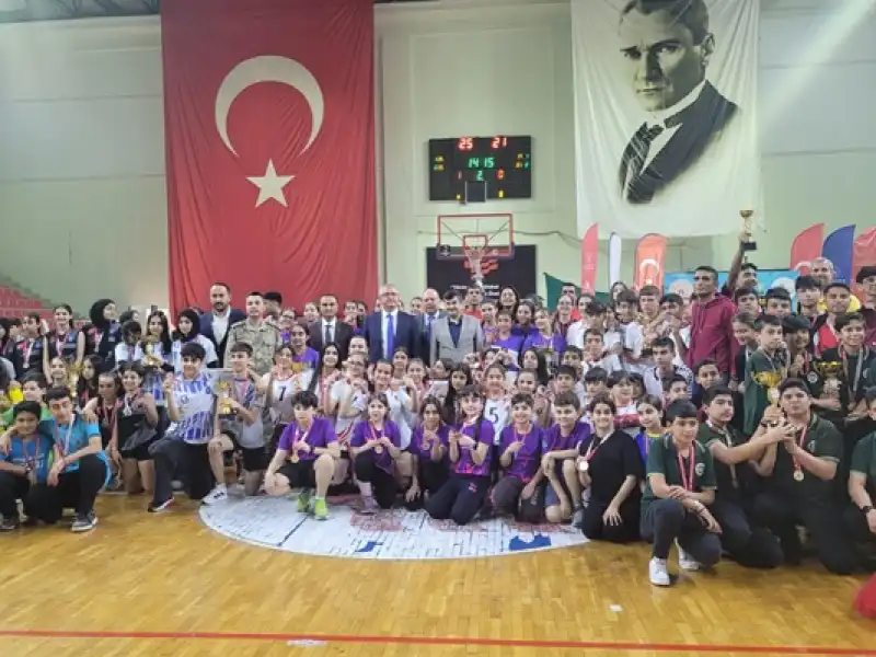 İskenderun'da Sportif Yarışmalarda Dereceye Giren öğrenciler ödüllendirildi