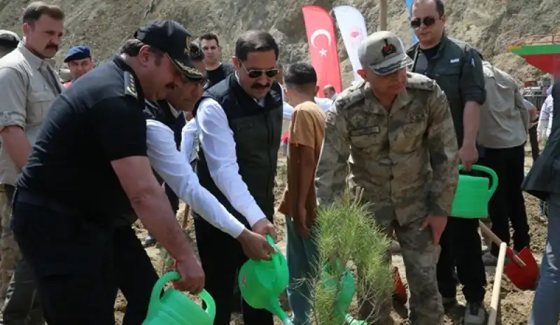 Hatay'da Depremlerde Hayatını Kaybedenlerin Anısına 2 Bin 100 Fidan Dikildi 