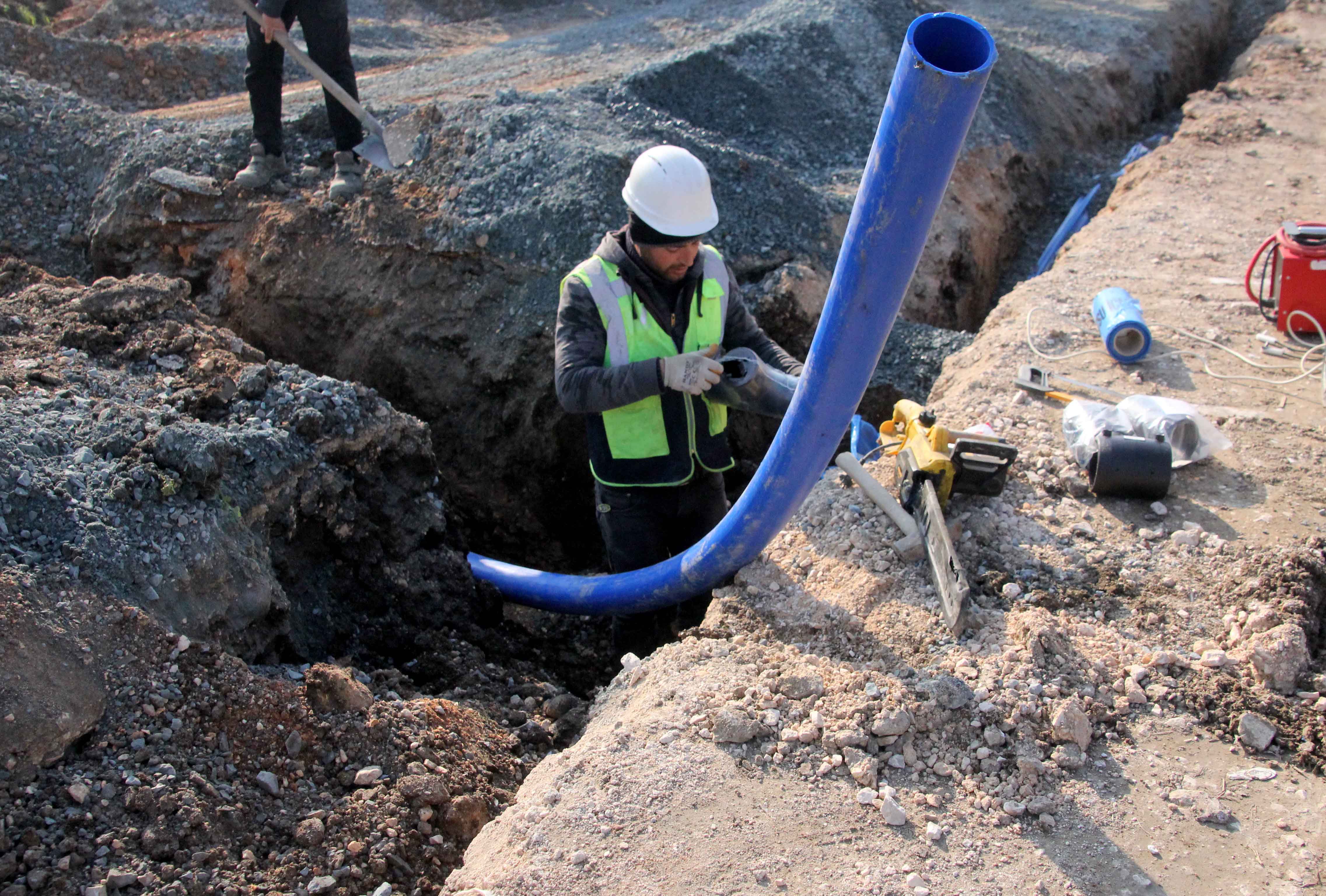 122 kilometre içmesuyu şebekesi yenilendi