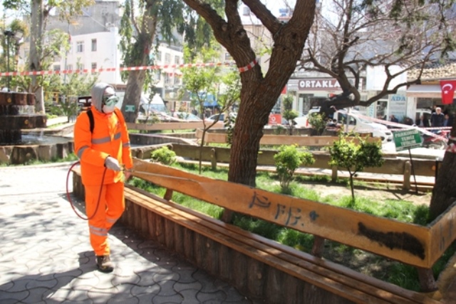 Halk sağlığı için meydanlar vatandaşlara kapatıldı