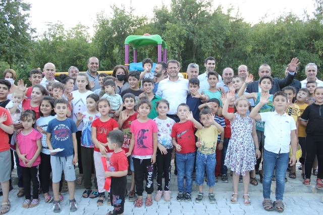 Park açılışında Başkan Eryılmaza çocuklardan sevgi seli