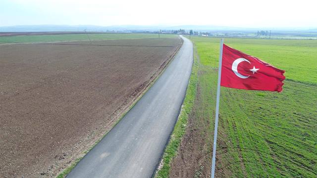 Büyükşehir yol çalışmalarına Reyhanlı da devam ediyor