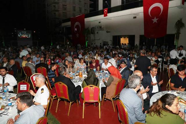 Şehit Yakınları ve Gazilere iftar yemeği verildi