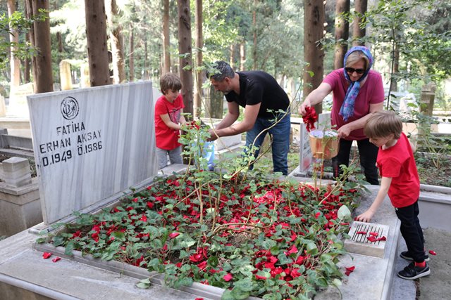 Erhan Aksay dualarla anıldı