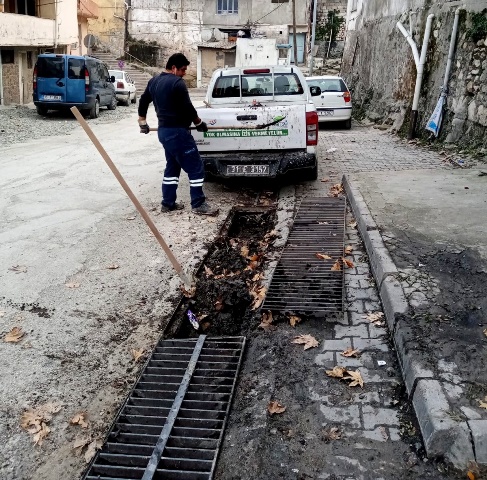 Yağmur suyu hatları temizleniyor