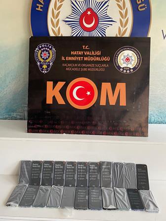 Otomobilde 22 gümrük kaçağı cep telefonu ele geçirildi