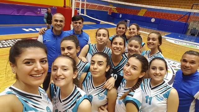 Antakya Belediyesi Voleybol takımı Defneyi yendi